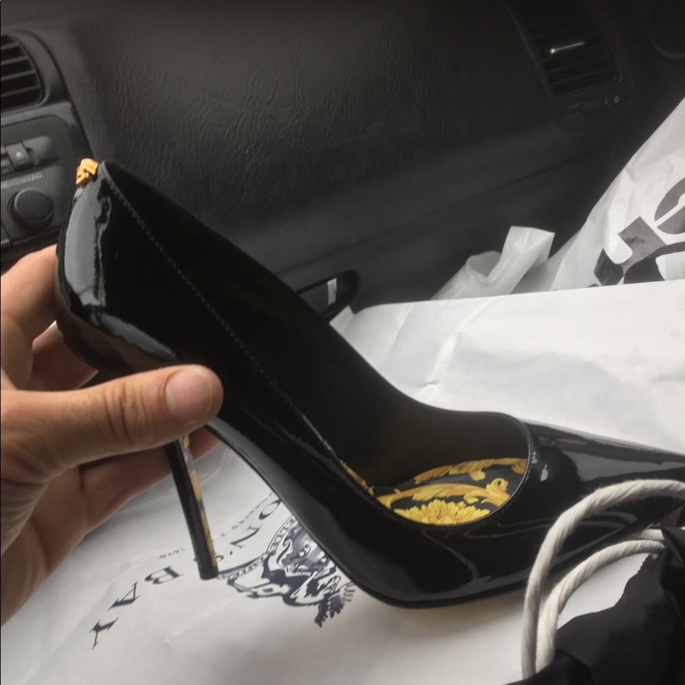 Versace heels - Picture 4 of 8